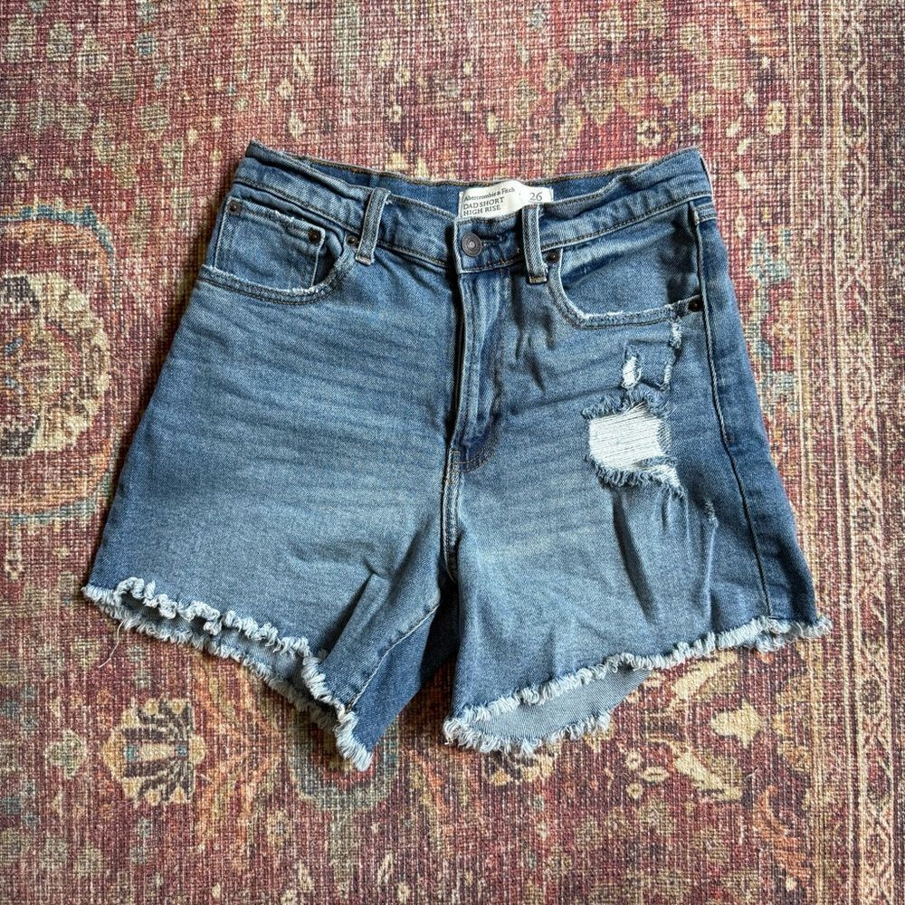 Women’s Abercrombie and Fitch Distressed Denim Dad Shorts High Rise 2/26